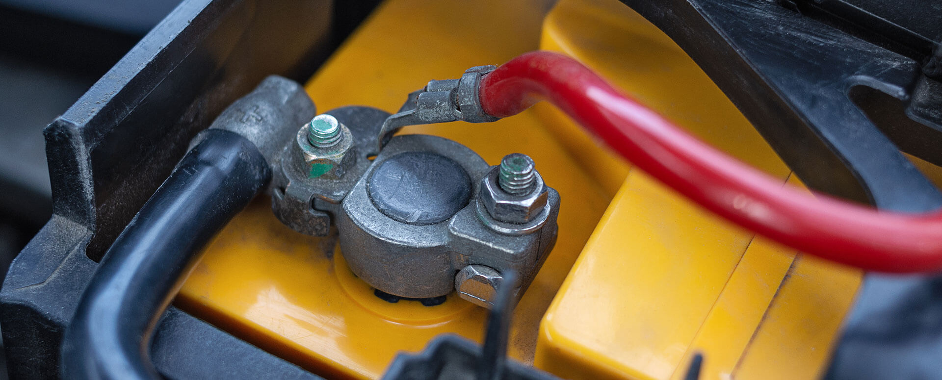 an image of a red cable on a battery connector